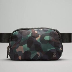 RARE Lululemon Everywhere Belt Bag in Heritage Camo Dark Olive NWT